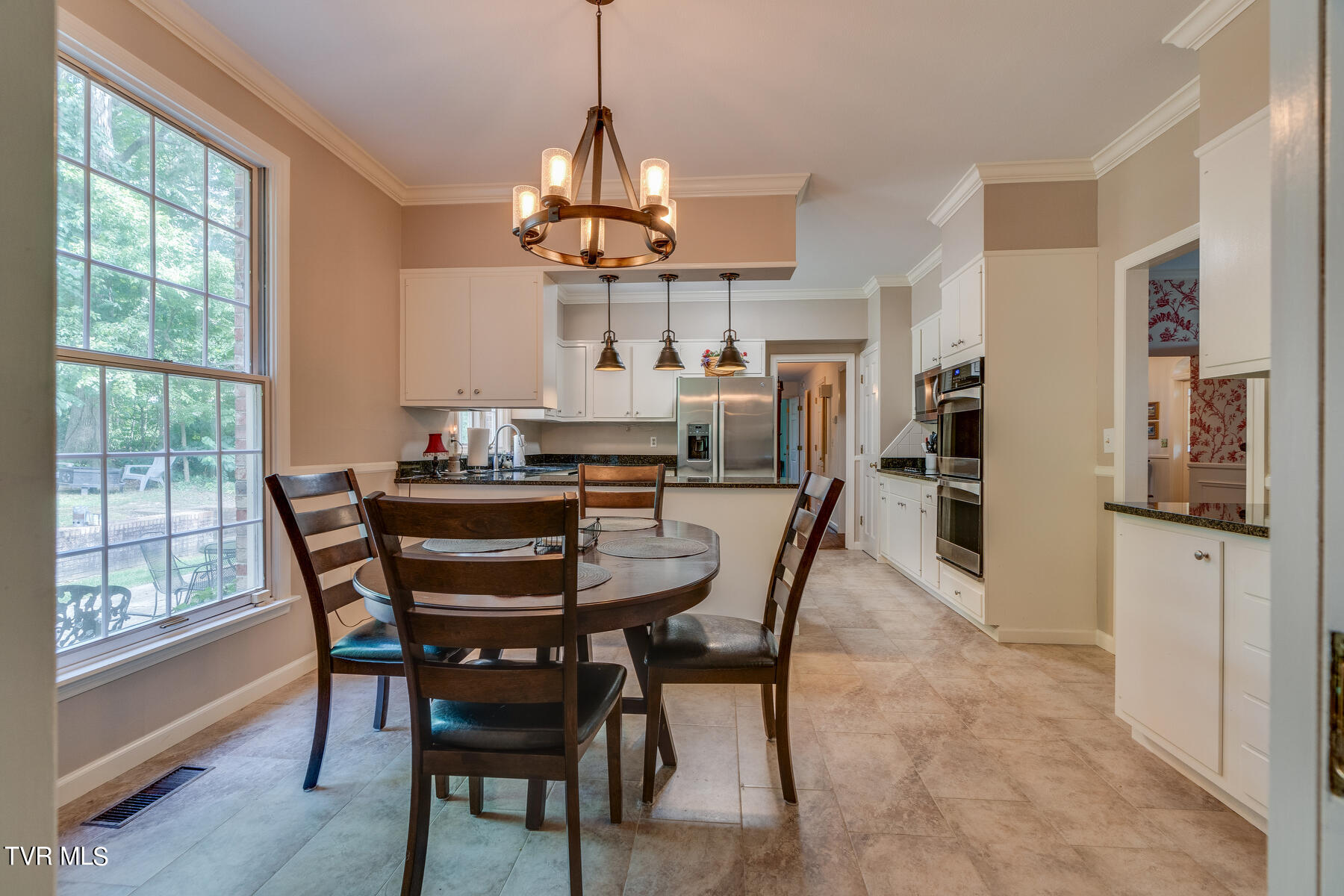 209 Old Castle Road Kingsport, TN 37660 - Photo 16 of 59 017
