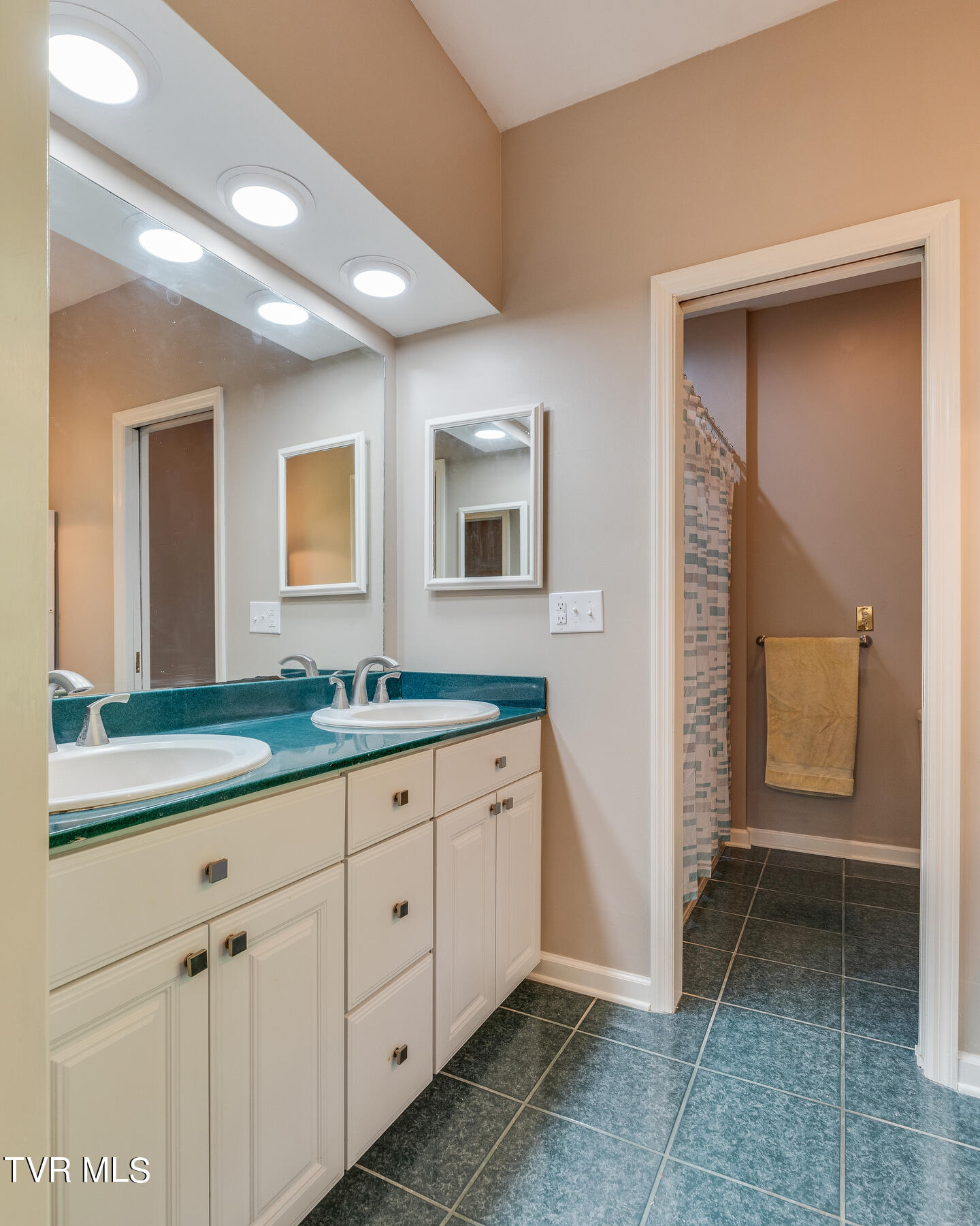 209 Old Castle Road Kingsport, TN 37660 - Photo 29 of 59 030