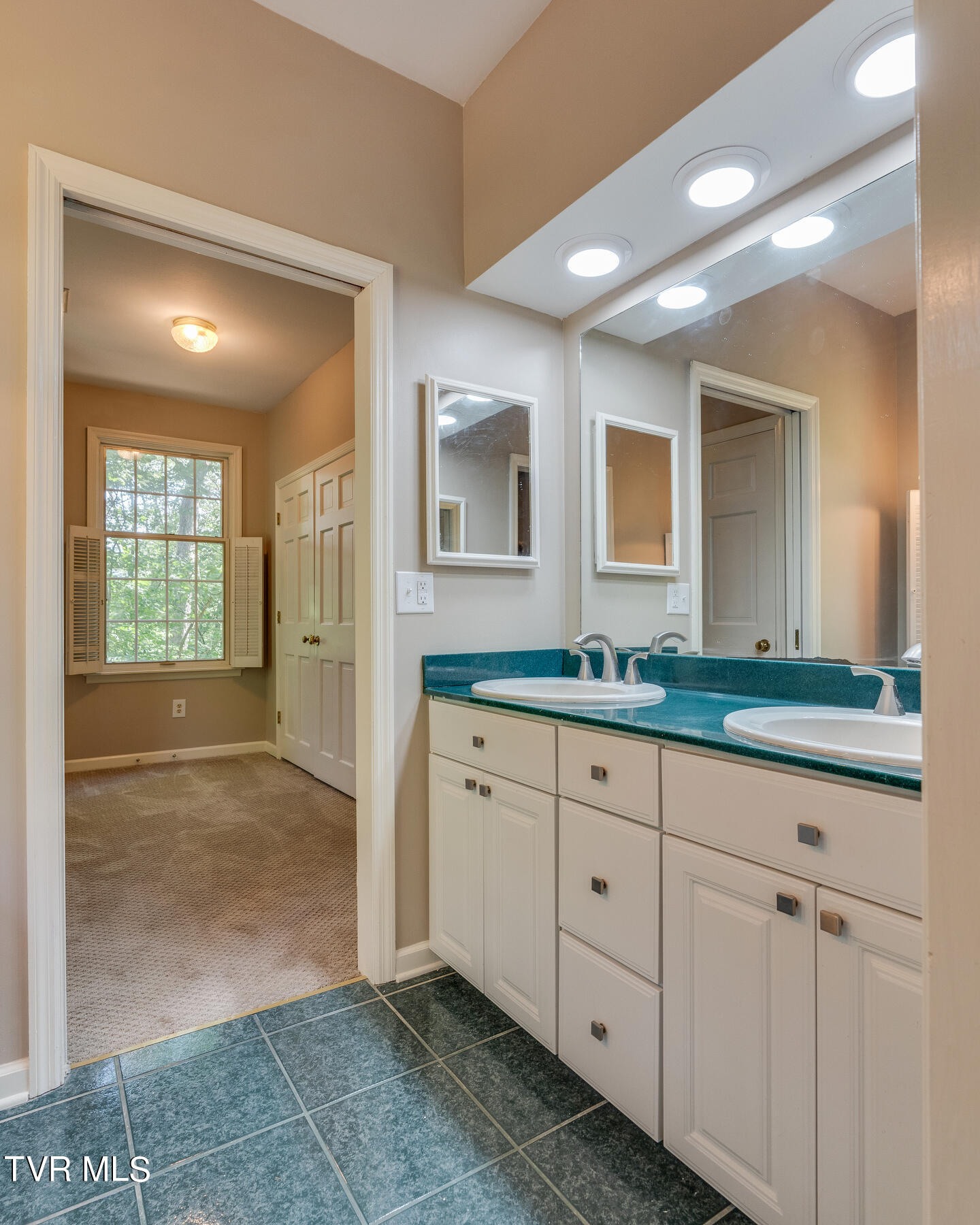 209 Old Castle Road Kingsport, TN 37660 - Photo 30 of 59 031