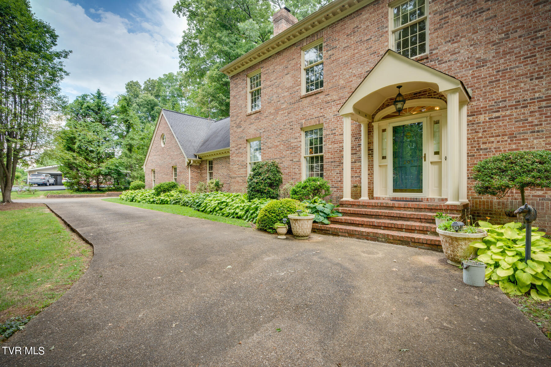 209 Old Castle Road Kingsport, TN 37660 - Photo 3 of 59 004