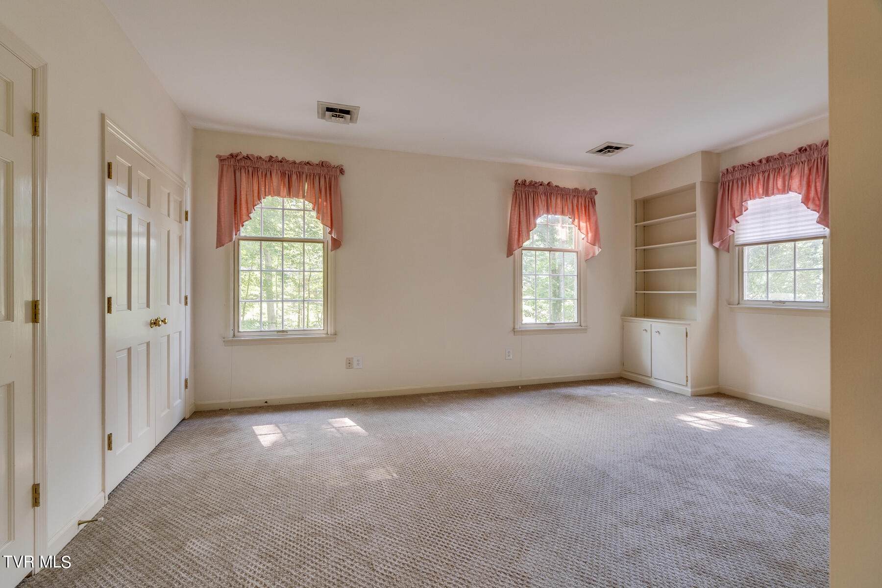 209 Old Castle Road Kingsport, TN 37660 - Photo 31 of 59 032