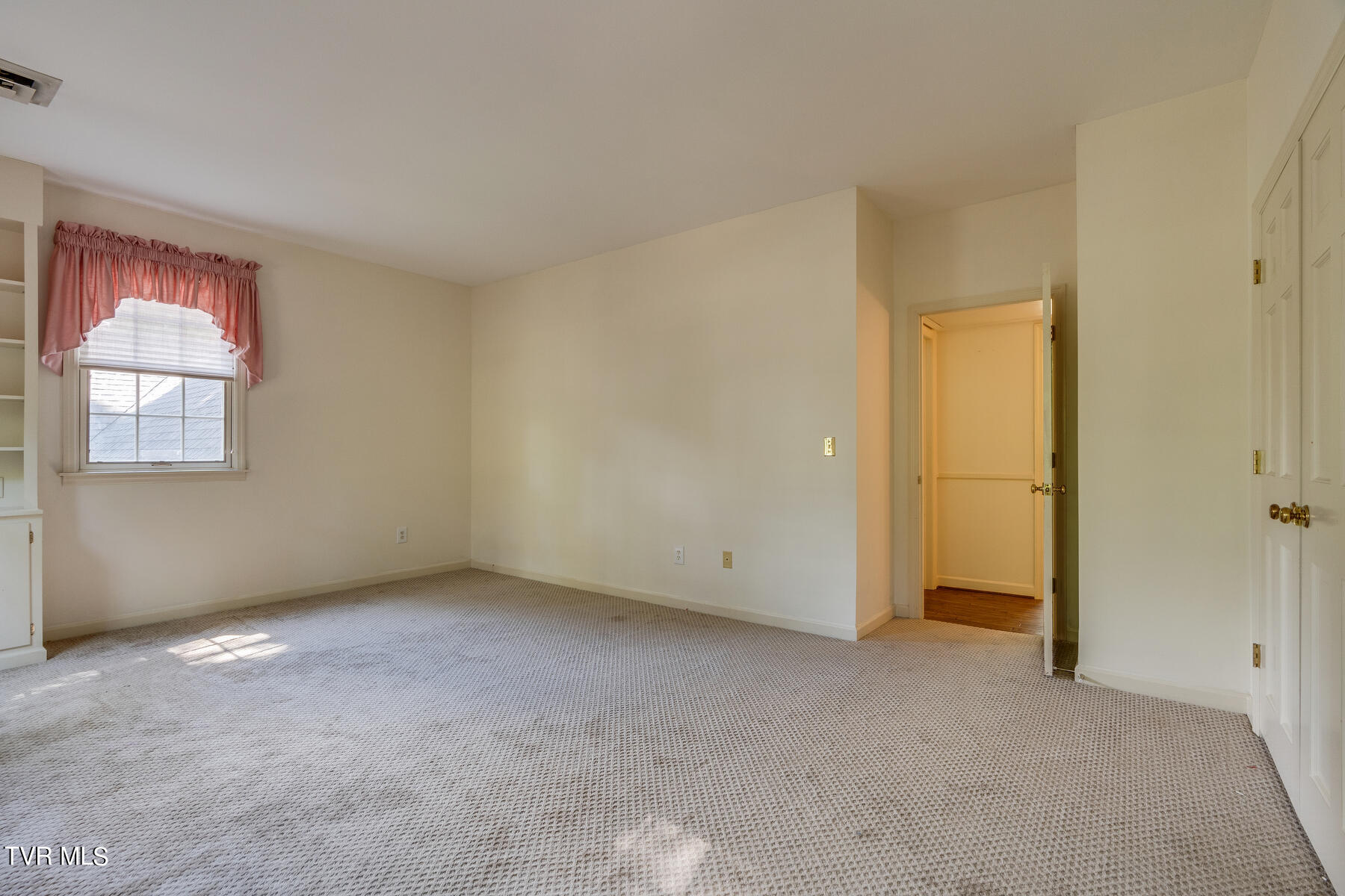 209 Old Castle Road Kingsport, TN 37660 - Photo 32 of 59 033