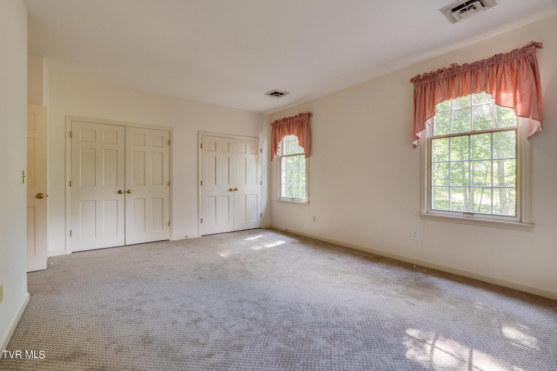 209 Old Castle Road Kingsport, TN 37660 - Photo 33 of 59 034