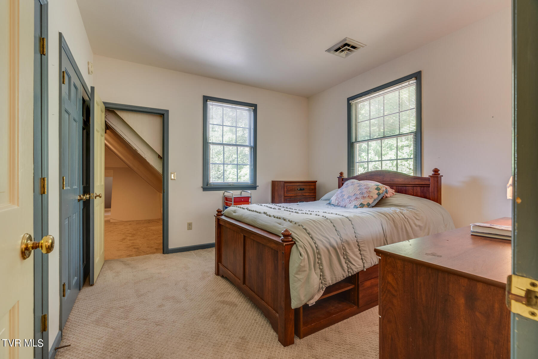 209 Old Castle Road Kingsport, TN 37660 - Photo 35 of 59 036