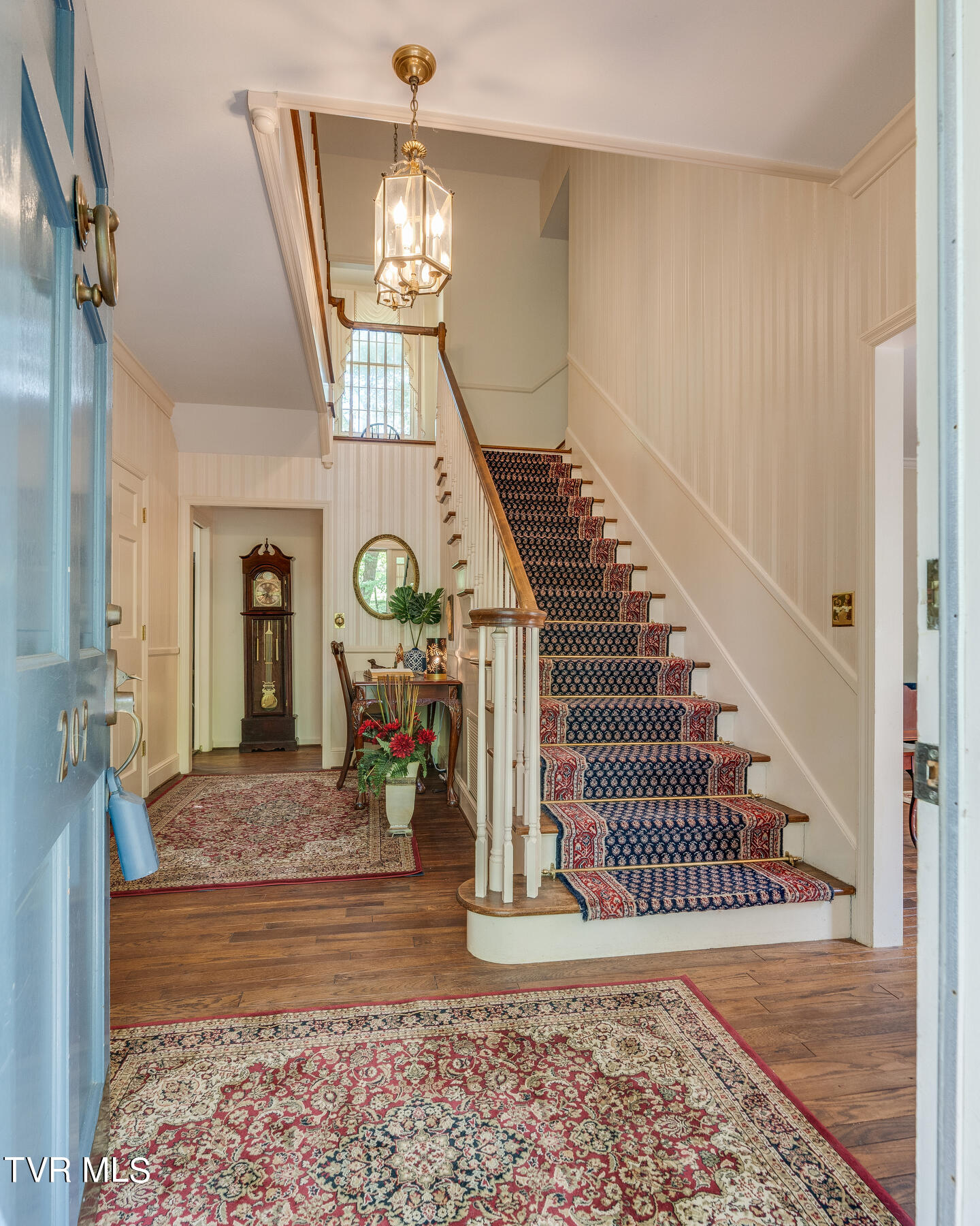209 Old Castle Road Kingsport, TN 37660 - Photo 4 of 59 005