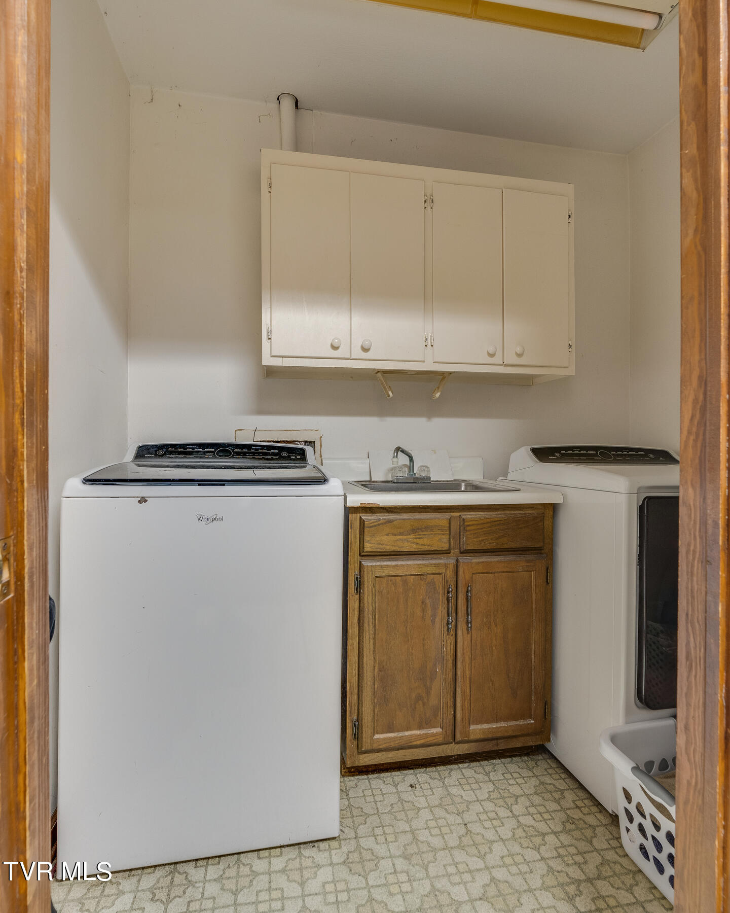 209 Old Castle Road Kingsport, TN 37660 - Photo 44 of 59 045