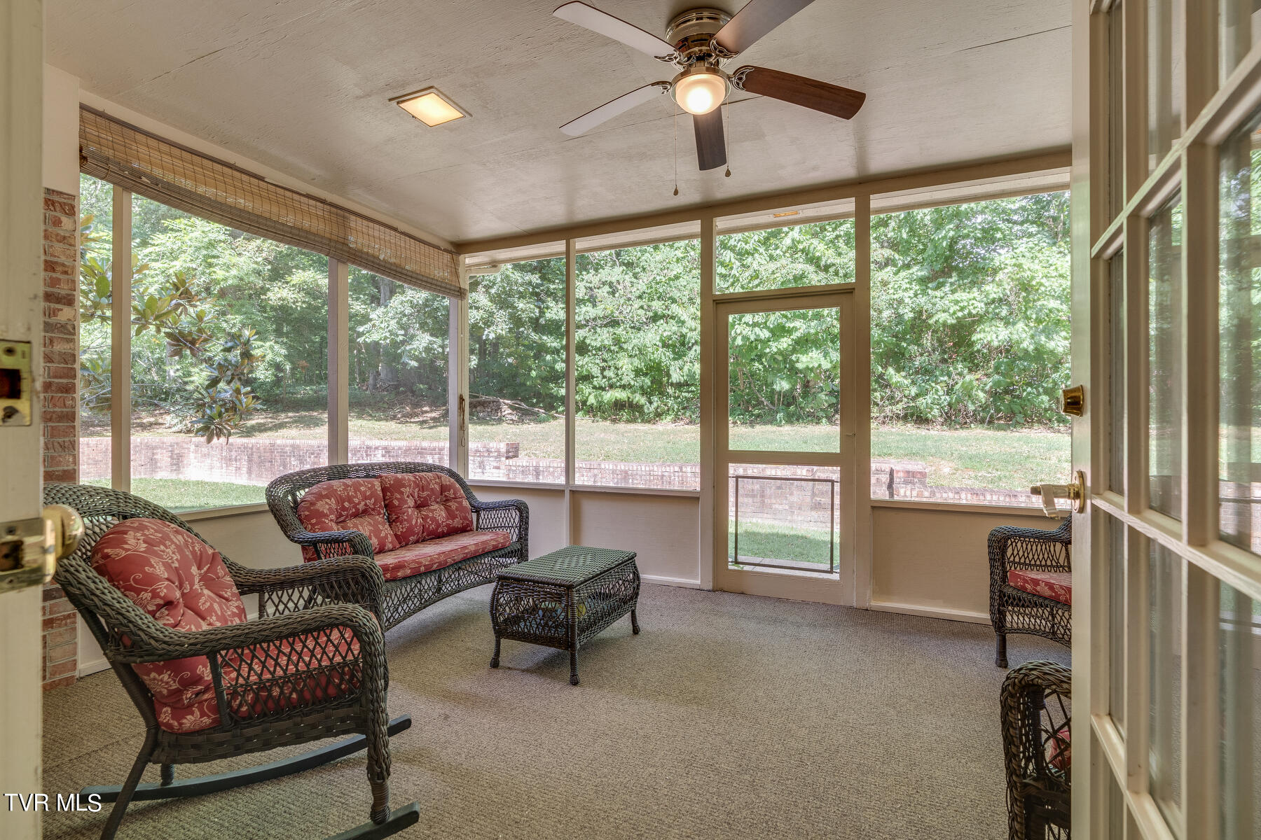 209 Old Castle Road Kingsport, TN 37660 - Photo 46 of 59 047
