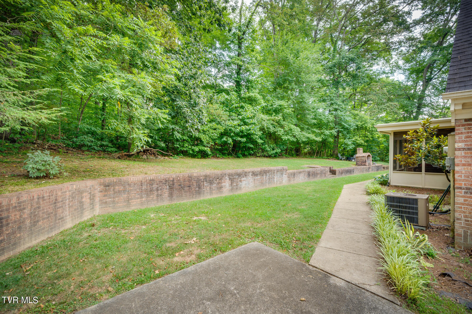 209 Old Castle Road Kingsport, TN 37660 - Photo 48 of 59 049