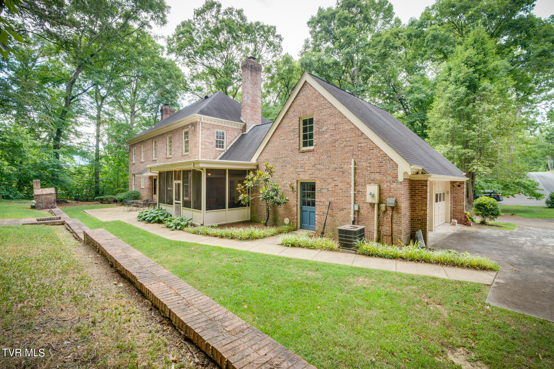 209 Old Castle Road Kingsport, TN 37660 - Photo 49 of 59 050