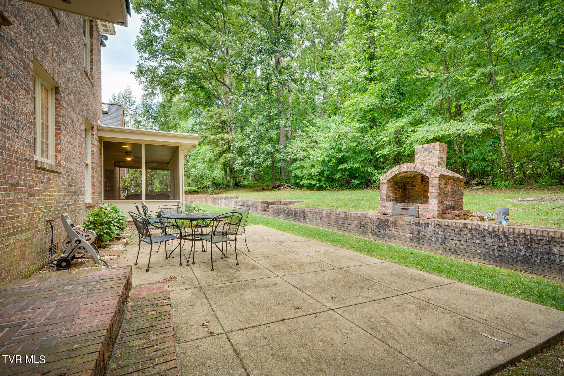 209 Old Castle Road Kingsport, TN 37660 - Photo 52 of 59 053