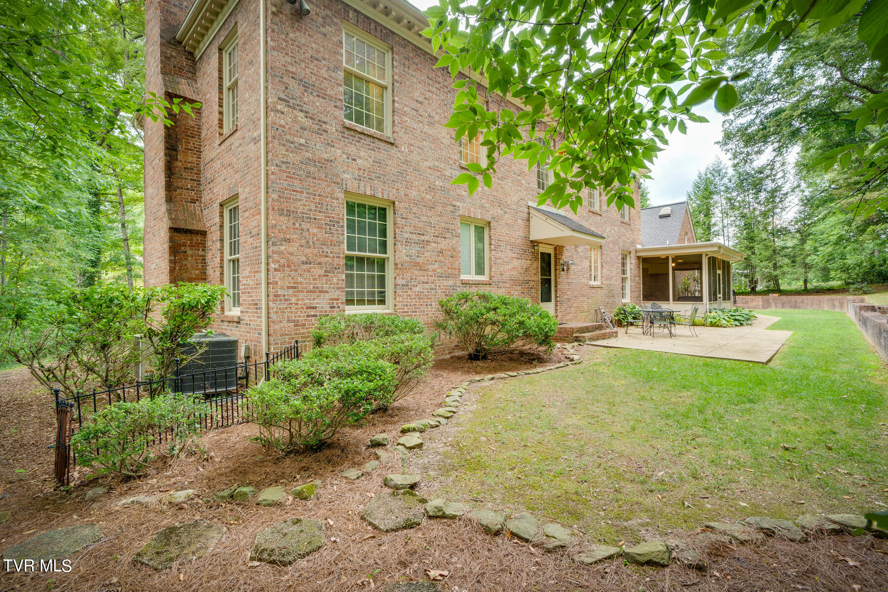 209 Old Castle Road Kingsport, TN 37660 - Photo 53 of 59 054