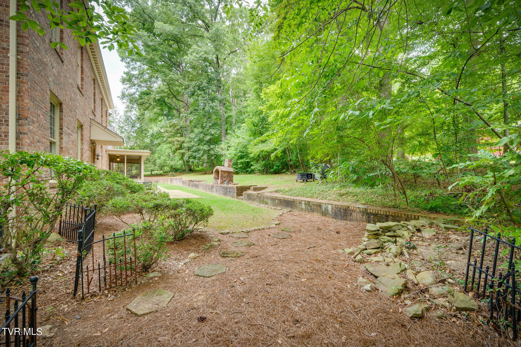 209 Old Castle Road Kingsport, TN 37660 - Photo 54 of 59 055