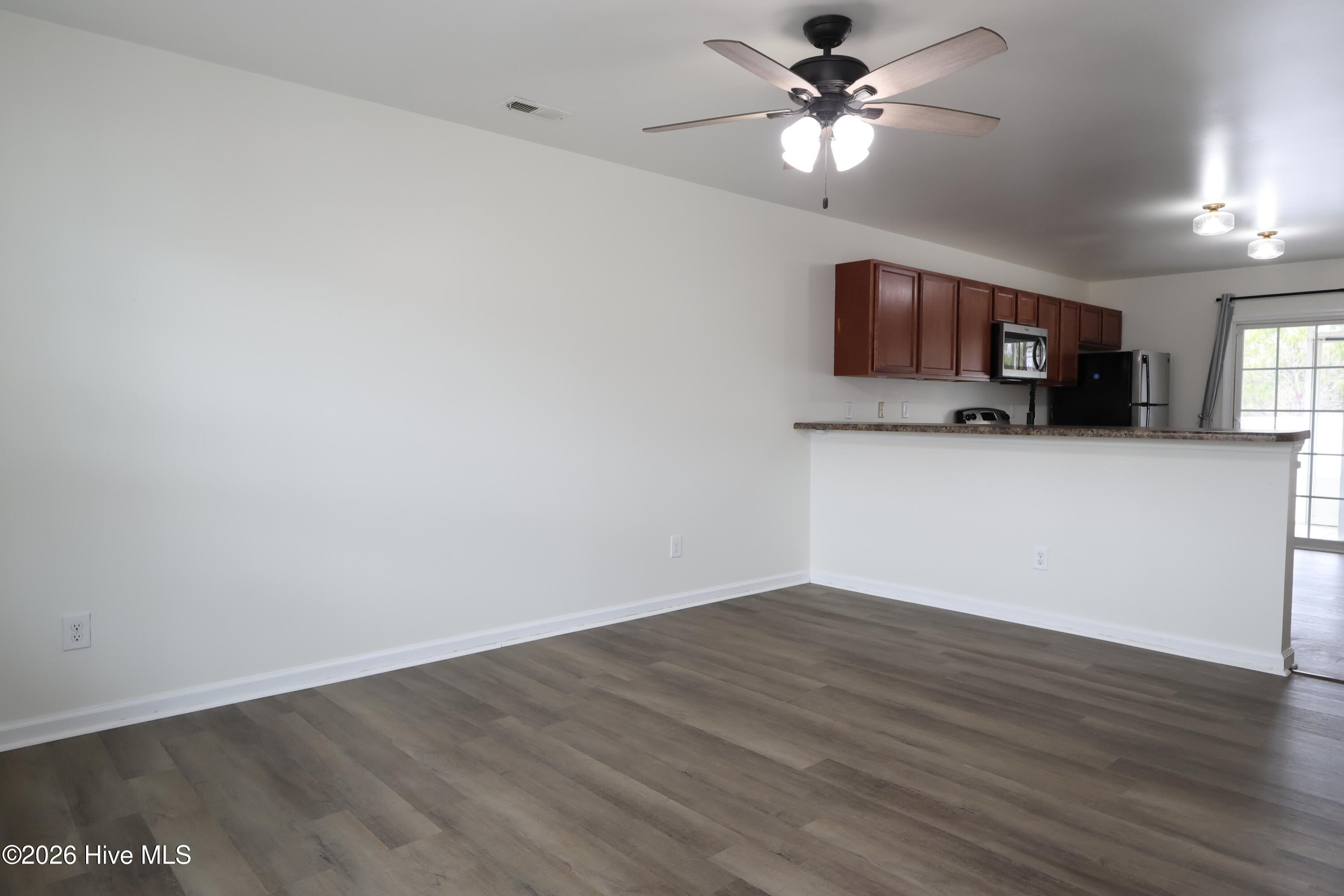 9010 Banister Loop Jacksonville, NC 28546 - Photo 2 of 14 313A4883