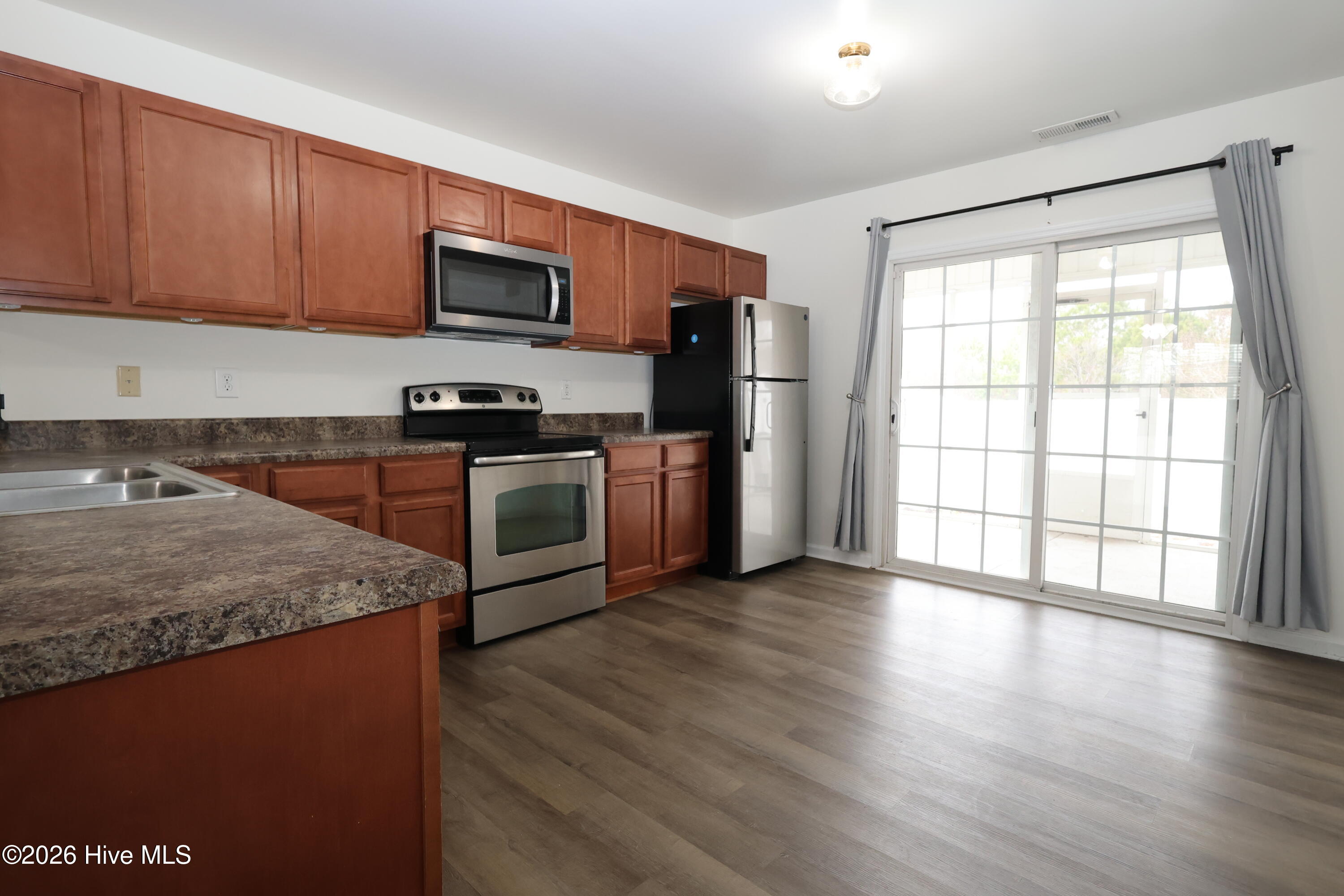 9010 Banister Loop Jacksonville, NC 28546 - Photo 4 of 14 313A4887