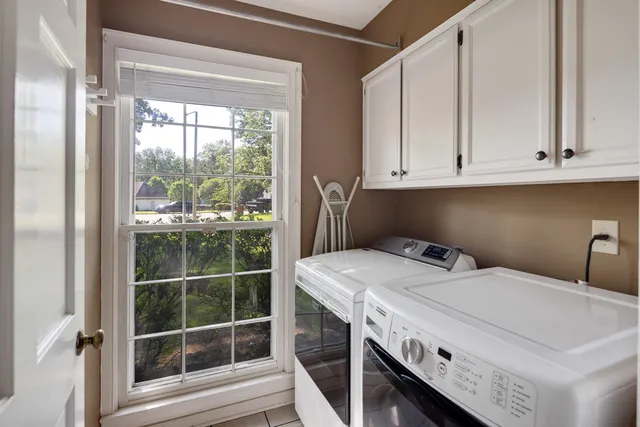 a view of house with a outdoor space