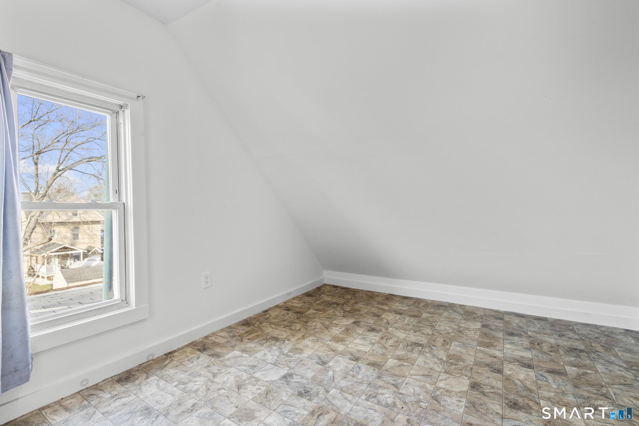 426 Poplar Street New Haven, CT 06513 - Photo 21 of 25 an empty room with a window