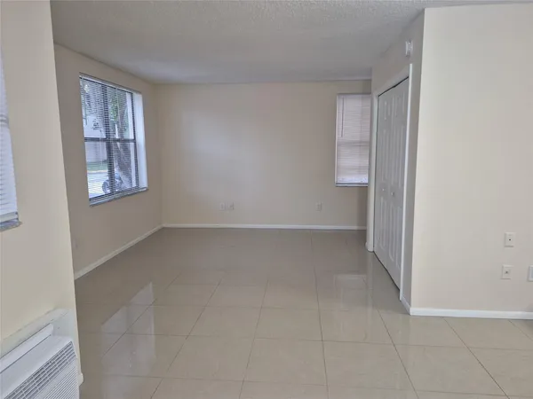 $1,395 | 4481 West McNab Road, Unit 10, Pompano Beach, FL 33069