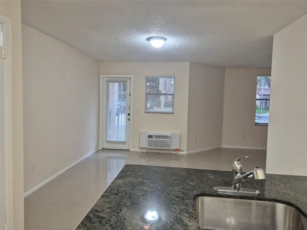 $1,395 | 4481 West McNab Road, Unit 10, Pompano Beach, FL 33069