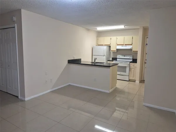 $1,395 | 4481 West McNab Road, Unit 10, Pompano Beach, FL 33069