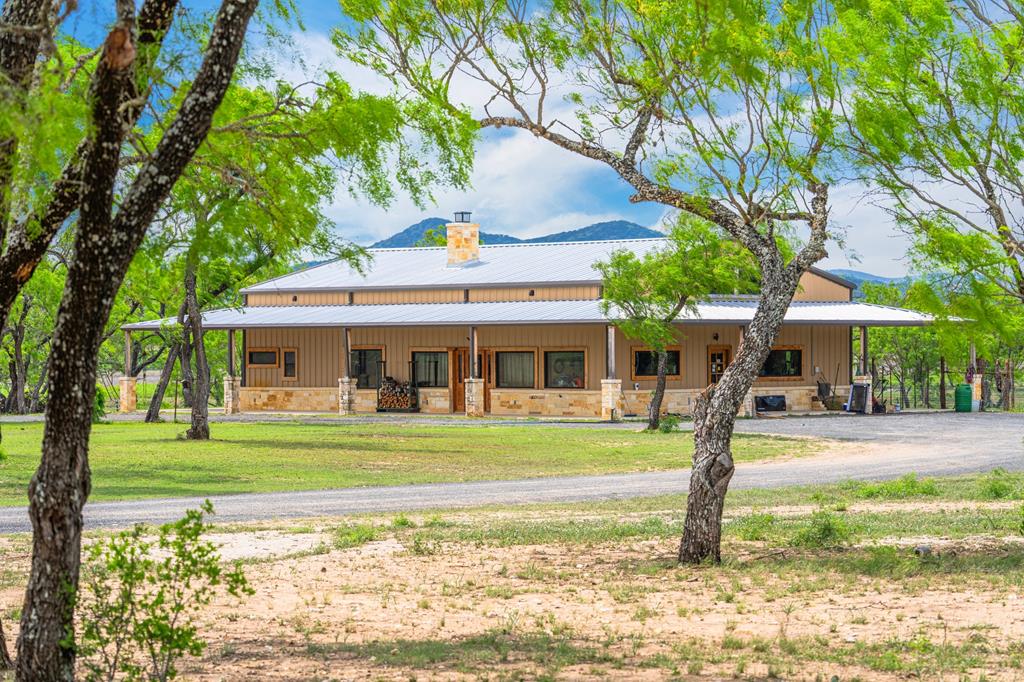 1065 B And R Road Utopia, TX 78884 - Photo 1 of 19 Main View