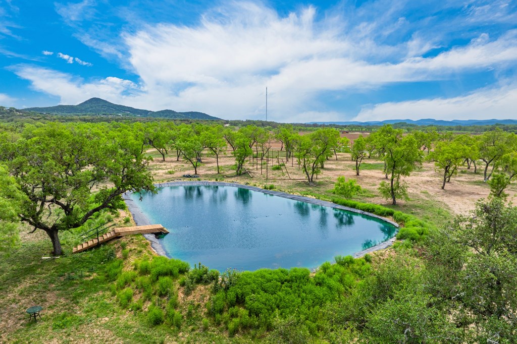 1065 B And R Road Utopia, TX 78884 - Photo 3 of 19