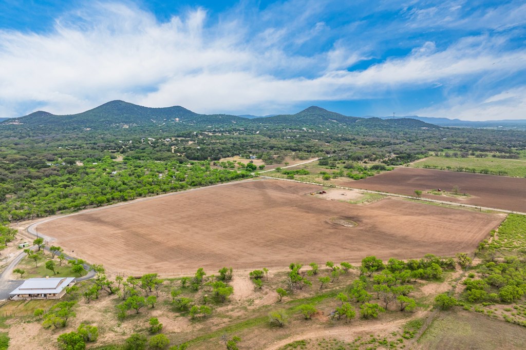 1065 B And R Road Utopia, TX 78884 - Photo 4 of 19