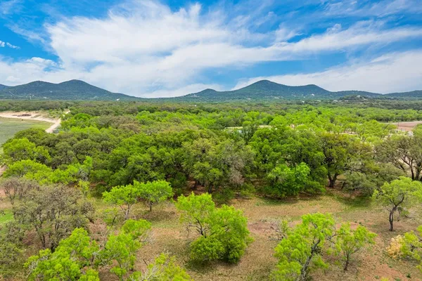 $1,145,000 | 1065 B And R Road, Utopia, TX 78884