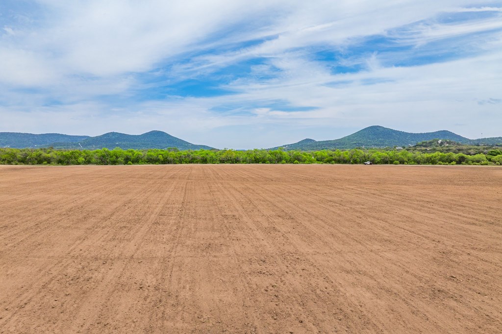 1065 B And R Road Utopia, TX 78884 - Photo 8 of 19