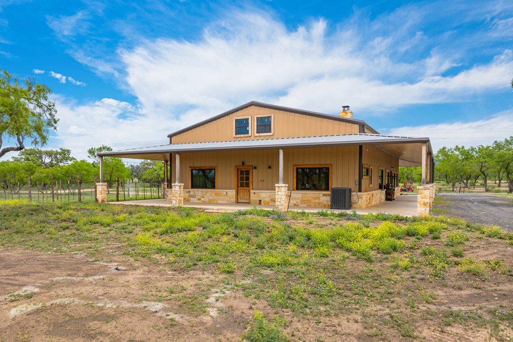 1065 B And R Road Utopia, TX 78884 - Photo 9 of 19