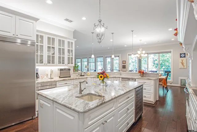 $1,950,000 | 15722 Timberhill Drive, Flint, TX 75762