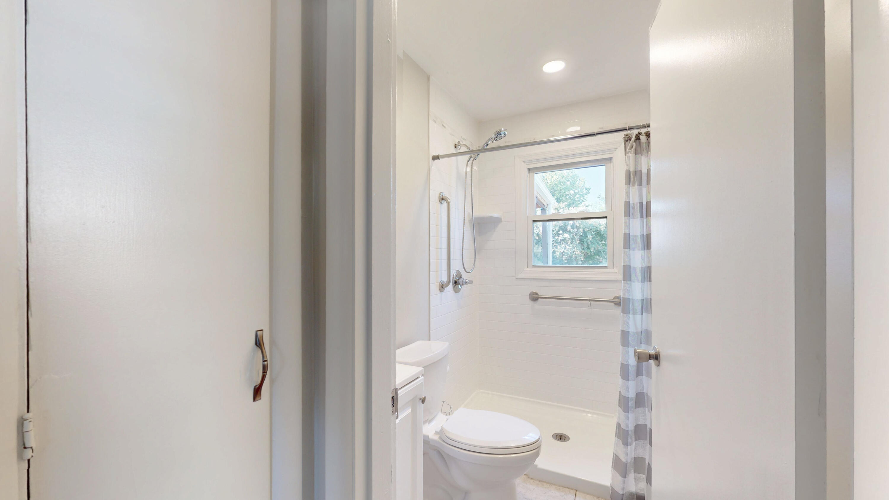 616 Springridge Drive Lexington, KY 40503 - Photo 26 of 33 Full Bath