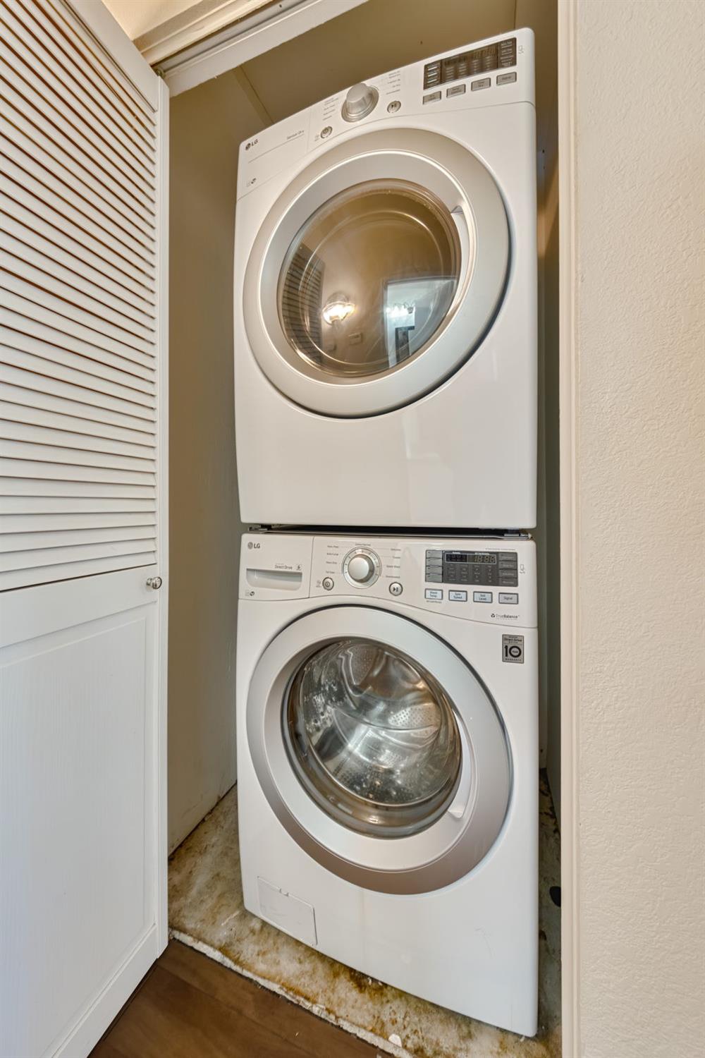 9237 Madison Avenue Orangevale, CA 95662 - Photo 21 of 40 a utility room with dryer and washer