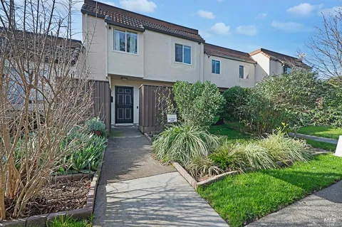 $458,500 | 1749 Las Raposas Court, Santa Rosa, CA 95409