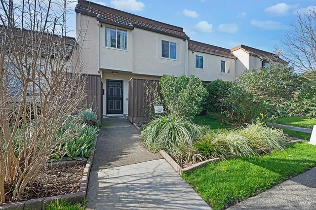 $458,500 | 1749 Las Raposas Court, Santa Rosa, CA 95409