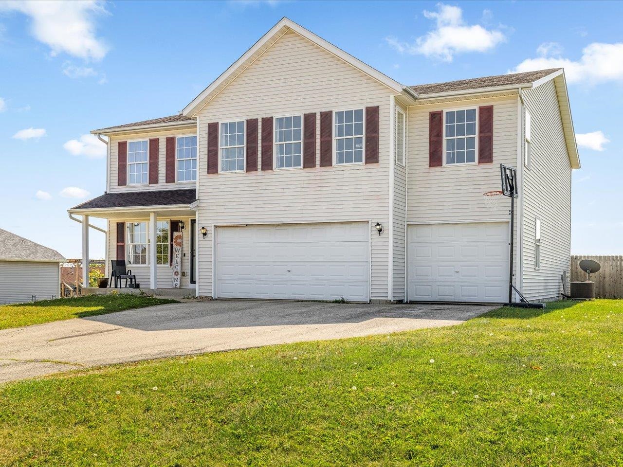 694 Rosemare Drive Roscoe, IL 61073 - Photo 1 of 42 Gallery Image 1