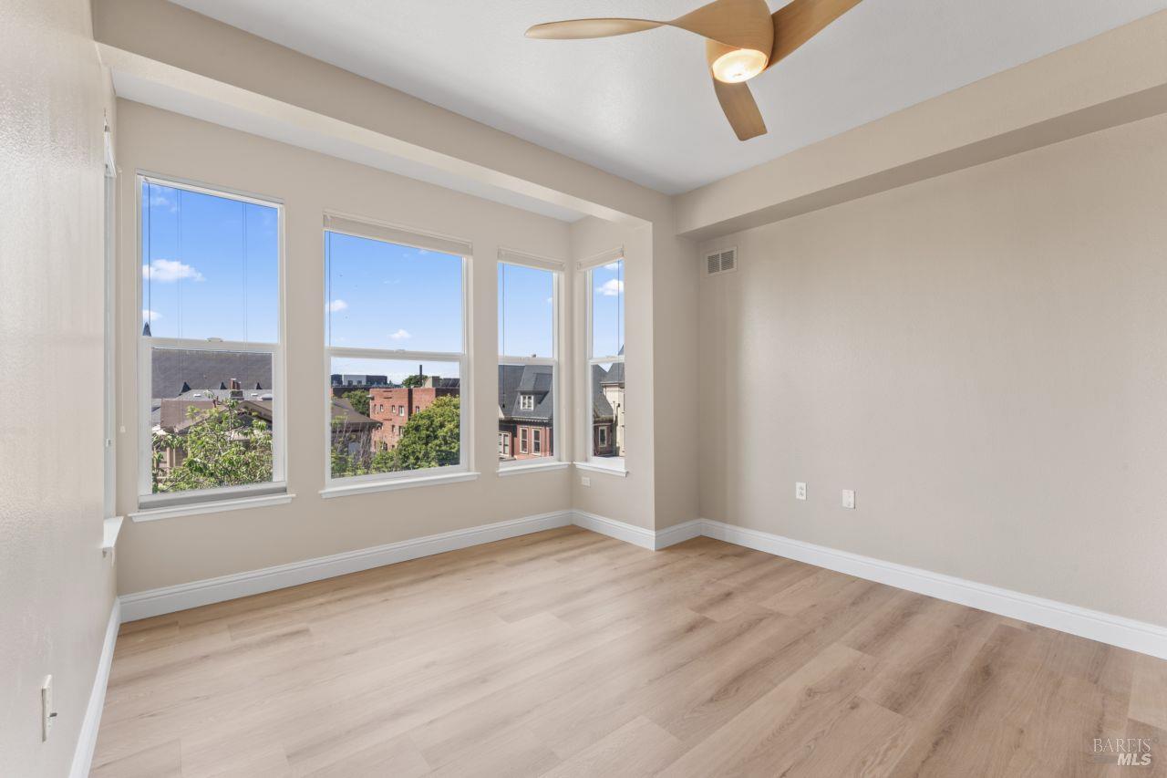 655 12th Street, Unit 311 Oakland, CA 94607 - Photo 13 of 29 a view of an empty room with a window