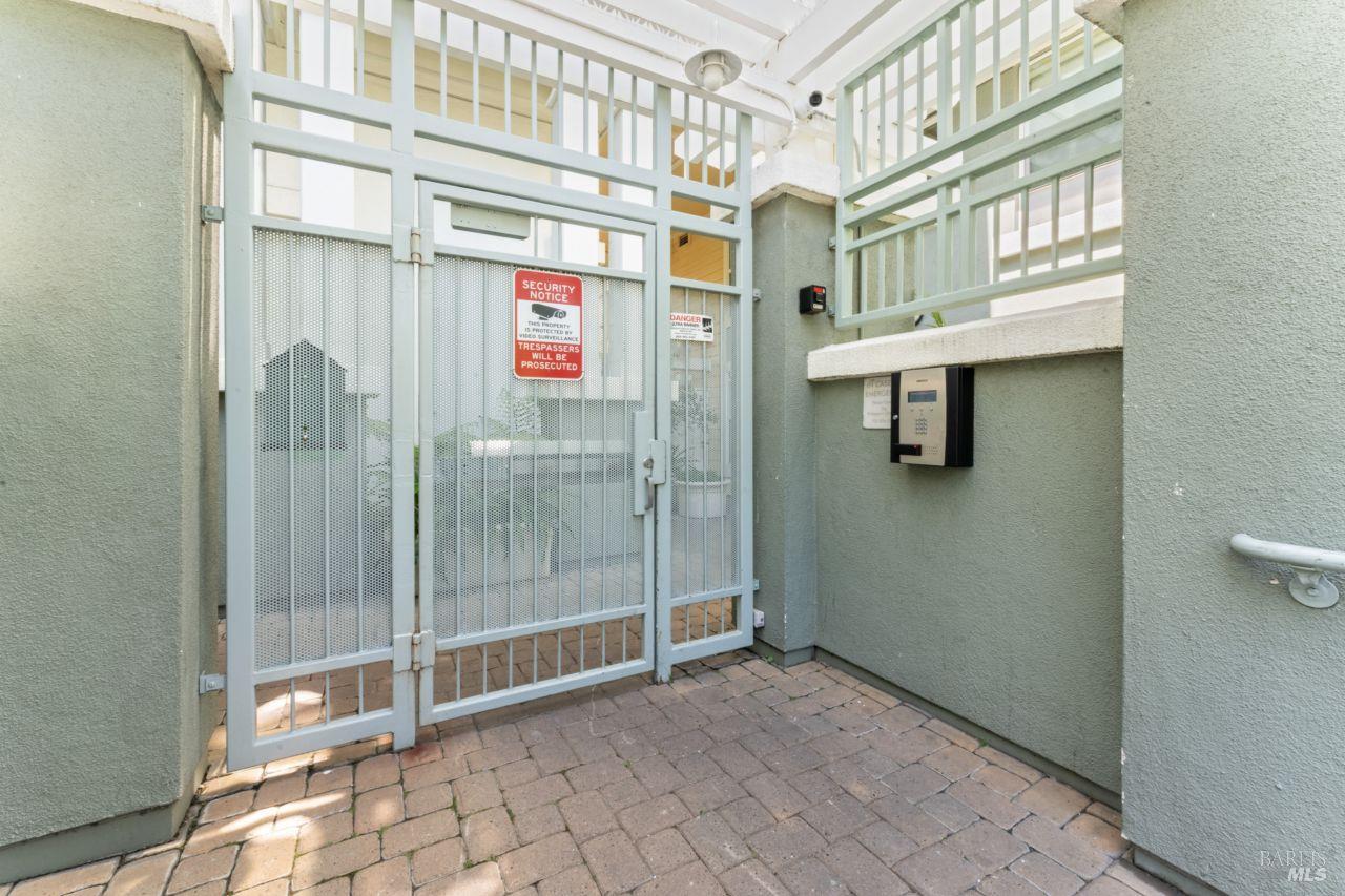 655 12th Street, Unit 311 Oakland, CA 94607 - Photo 28 of 29 a view of an entrance with a building