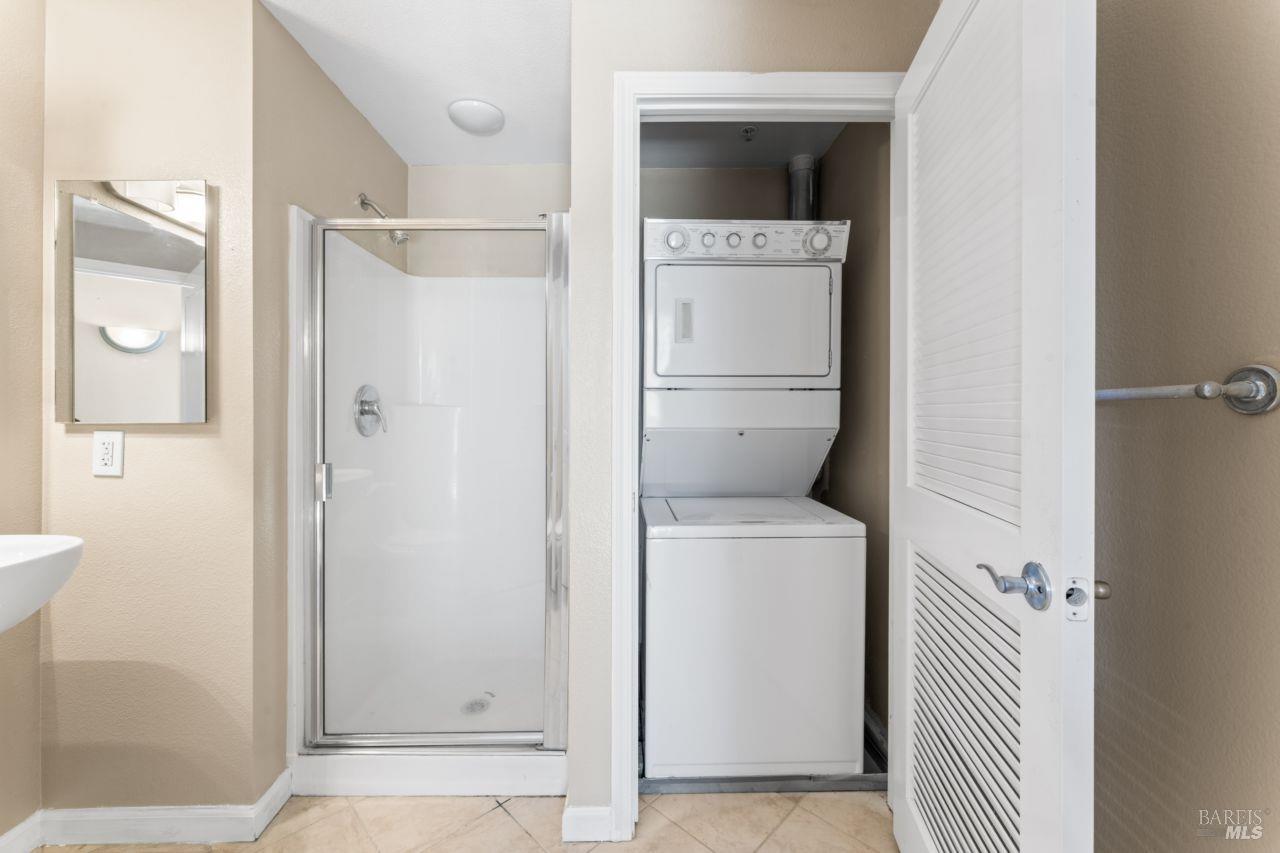 655 12th Street, Unit 311 Oakland, CA 94607 - Photo 5 of 29 a bathroom with a toilet and a sink