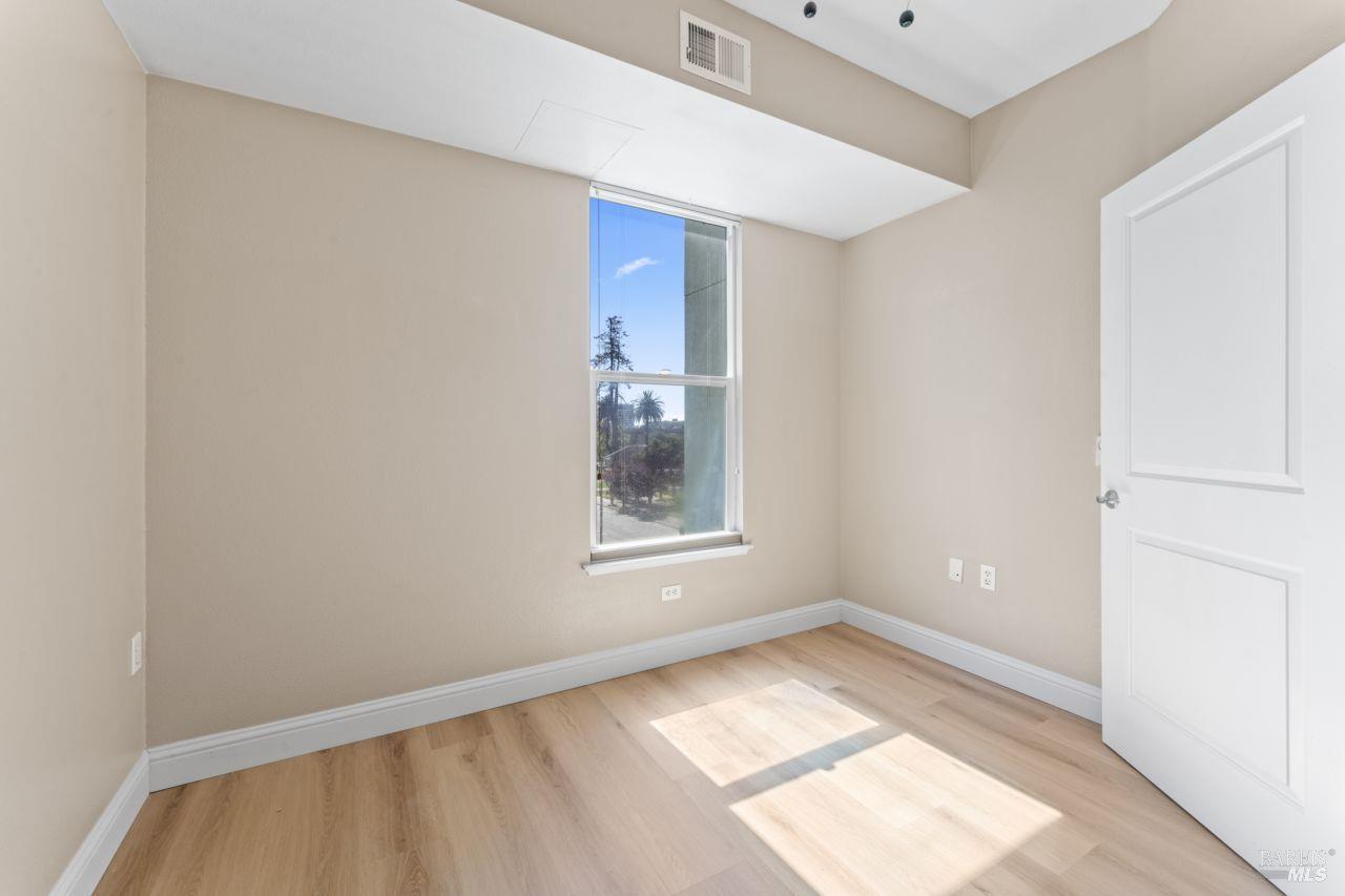 655 12th Street, Unit 311 Oakland, CA 94607 - Photo 7 of 29 a view of an empty room with a window
