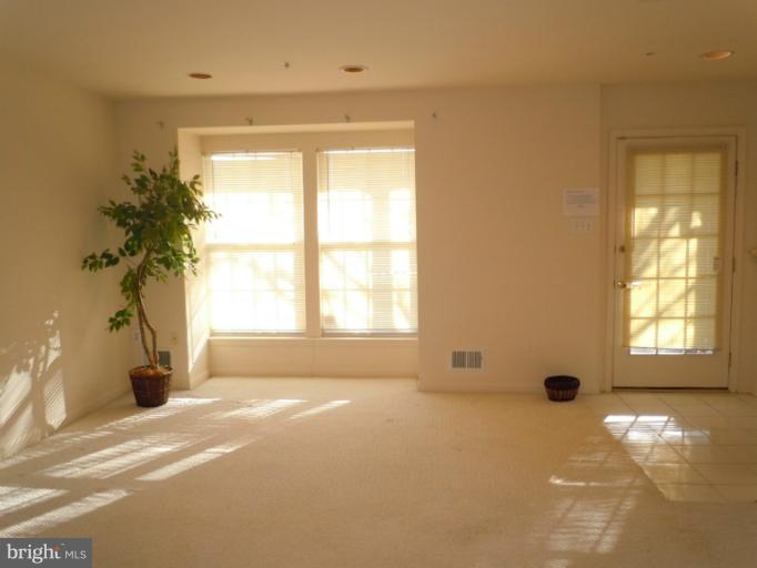 4142 Maple Path Circle, Unit 45 Nottingham, MD 21236 - Photo 2 of 25 Living Room