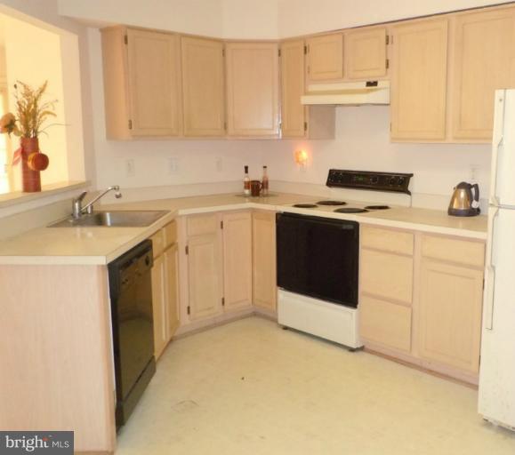 4142 Maple Path Circle, Unit 45 Nottingham, MD 21236 - Photo 11 of 25 Kitchen