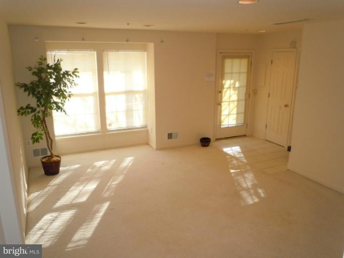4142 Maple Path Circle, Unit 45 Nottingham, MD 21236 - Photo 16 of 25 Living Room