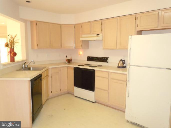 4142 Maple Path Circle, Unit 45 Nottingham, MD 21236 - Photo 17 of 25 Kitchen