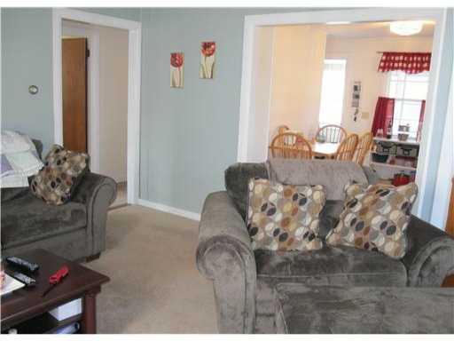 50 Uzzi Avenue Westerly, RI 02891 - Photo 3 of 7 Living Room.