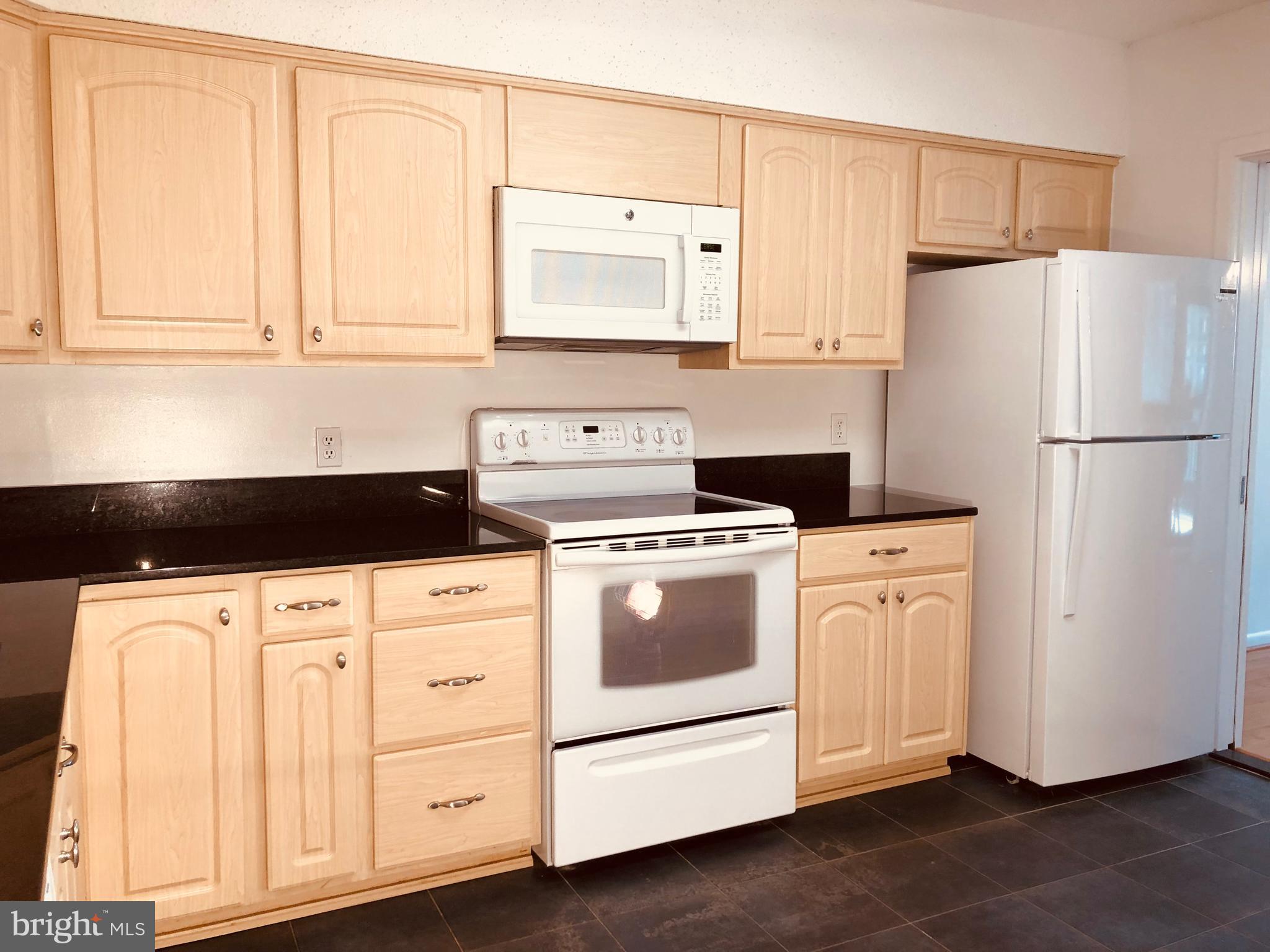 5501 Seminary Road, Unit 812S Falls Church, VA 22041 - Photo 3 of 30 Kitchen