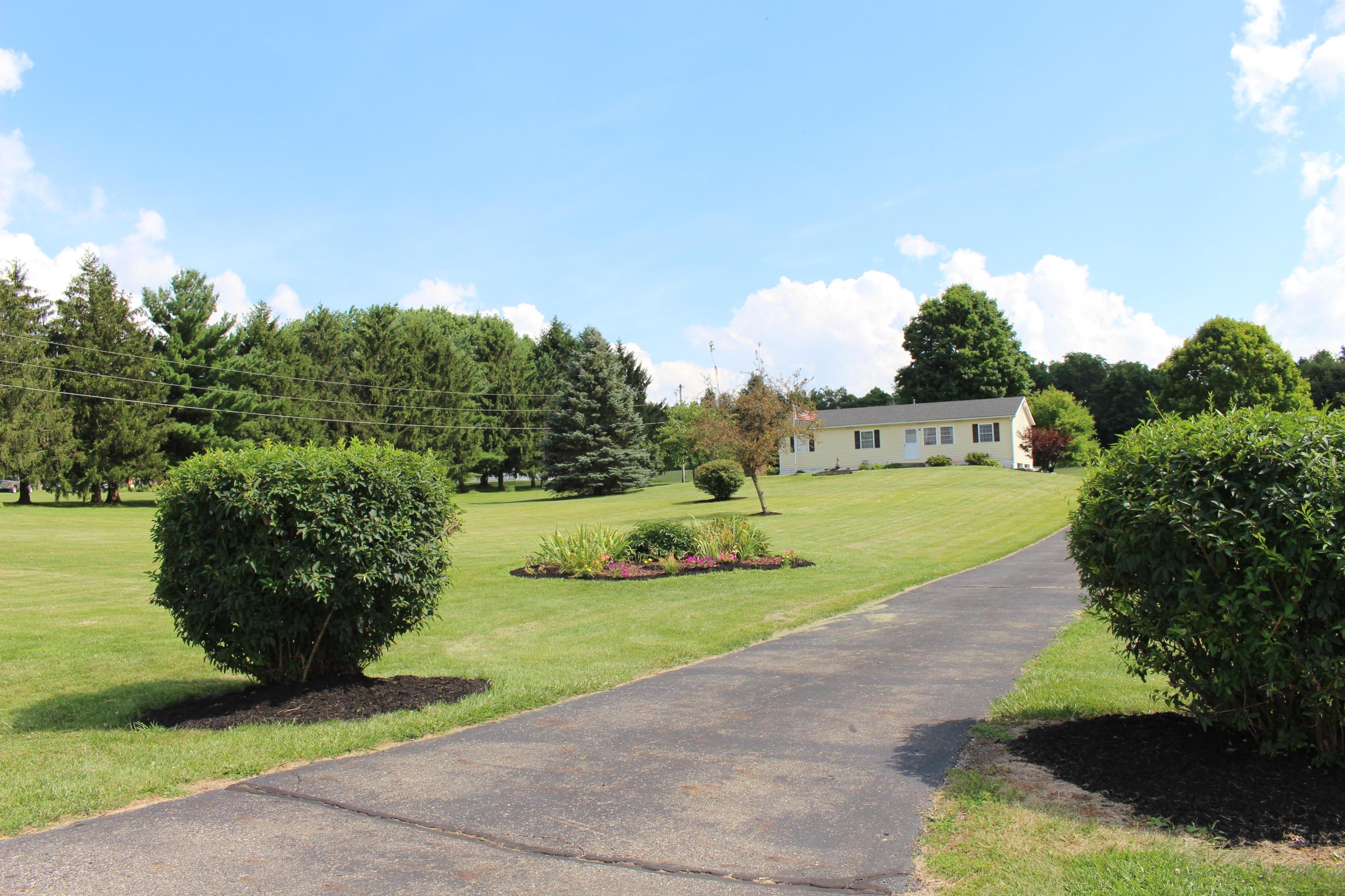 637 Coonpath Road Northeast Lancaster, OH 43130 - Photo 3 of 32