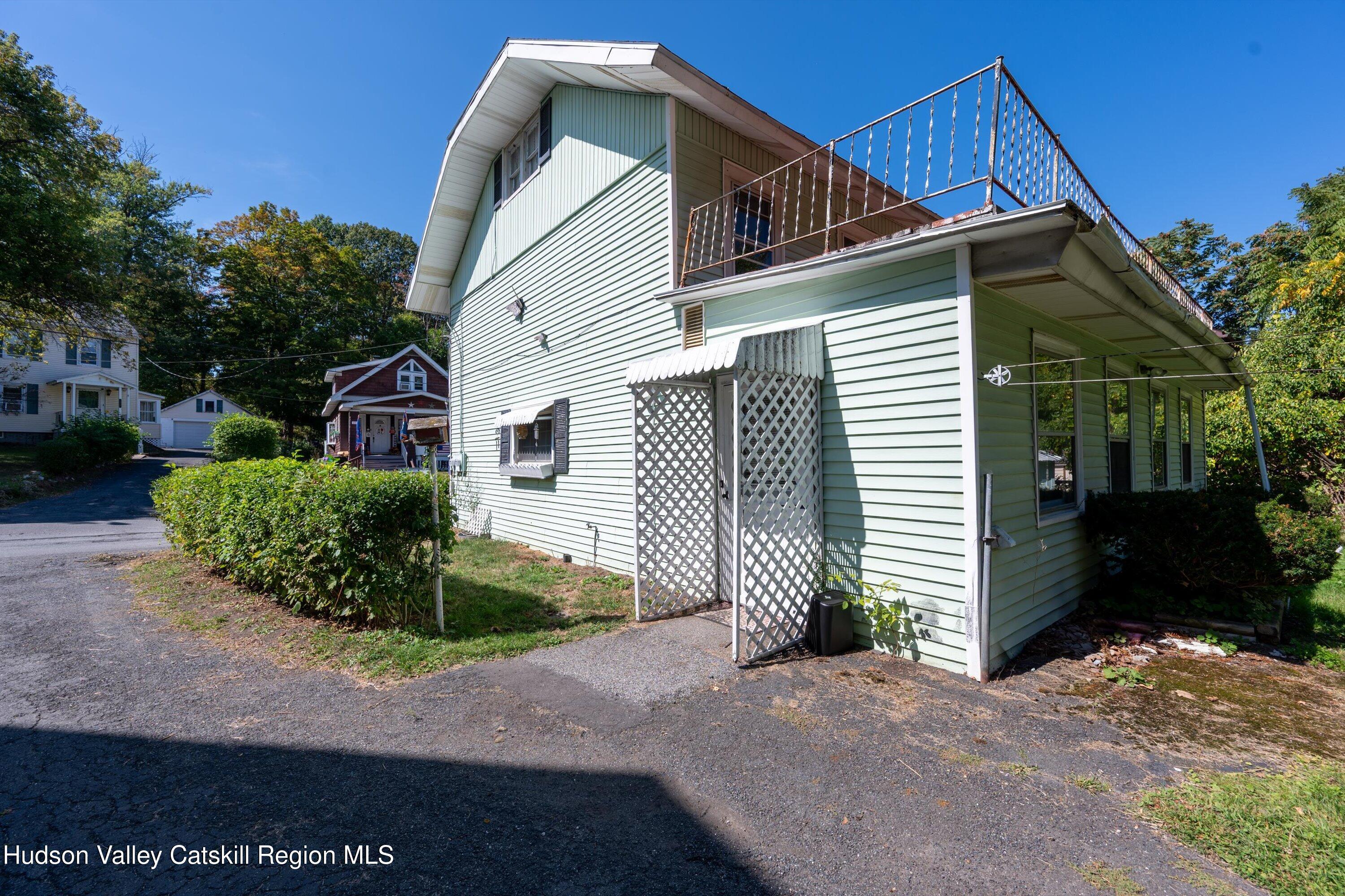 14 Lilac Lane Troy, NY 12180 - Photo 2 of 20 15-14 Lilac Ln-15