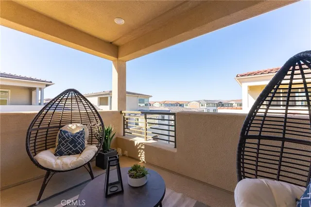a view of entryway with furniture