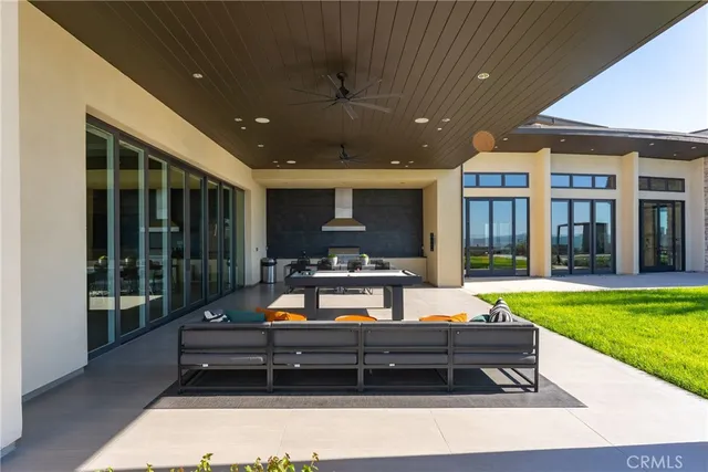 a outdoor sitting area with furniture and garden