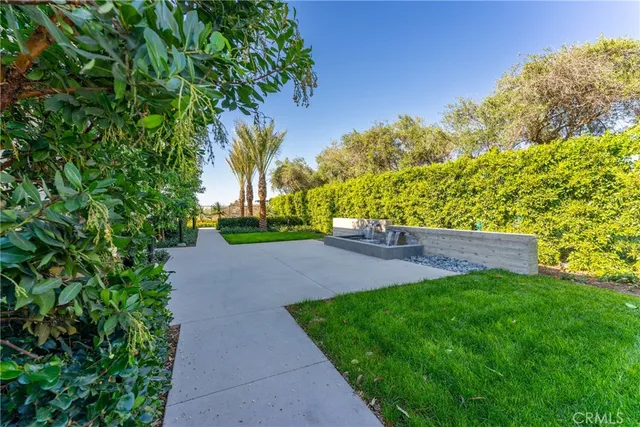 a view of yard with tree